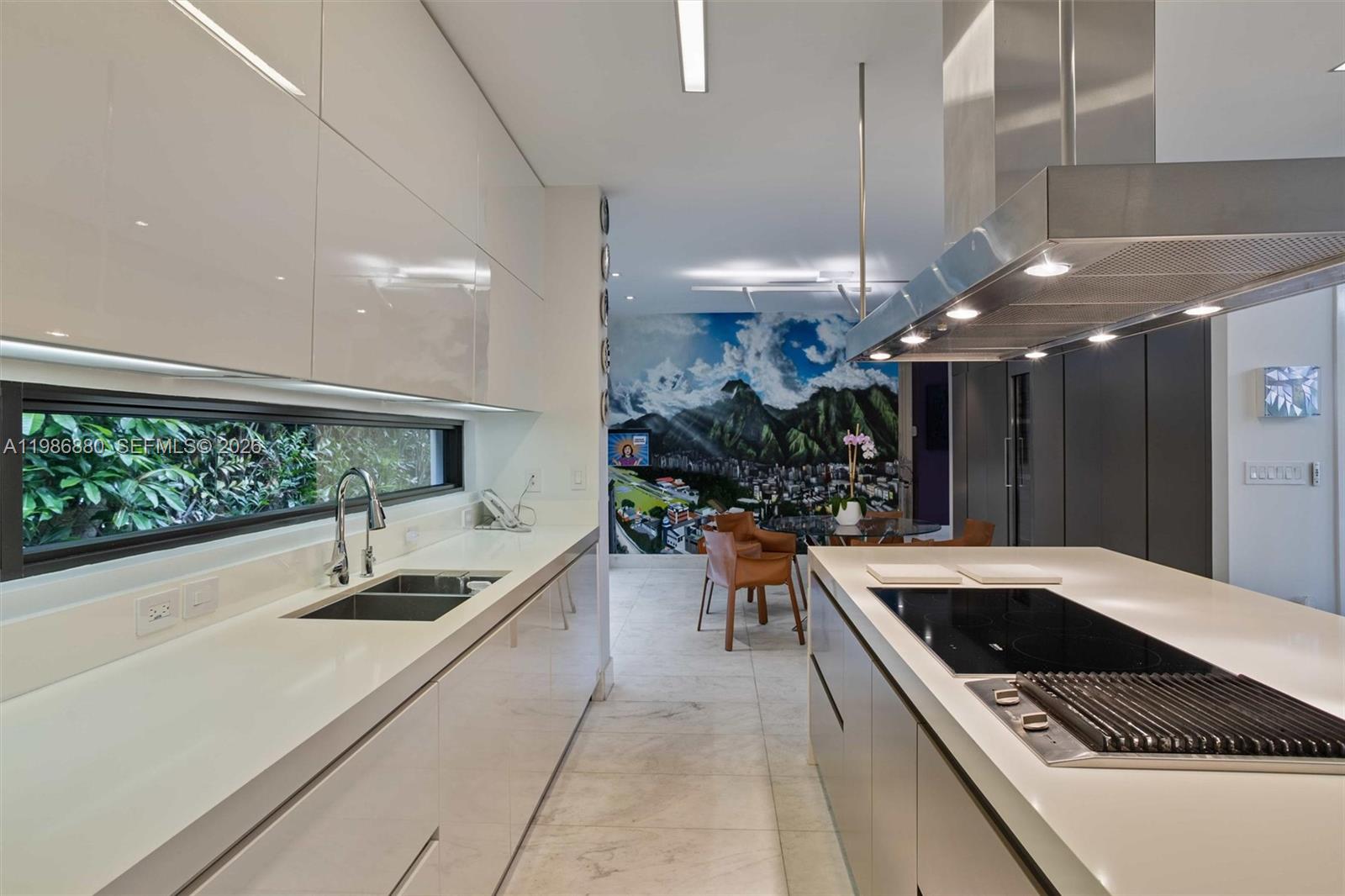 610 Harbor Cir, Key Biscayne FL 33149