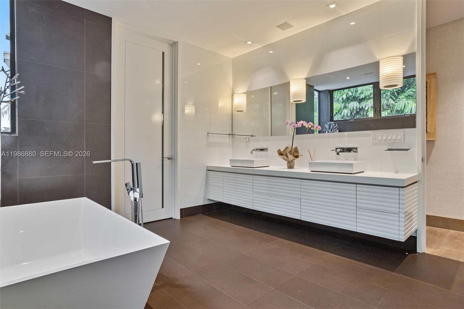 610 Harbor Cir, Key Biscayne FL 33149