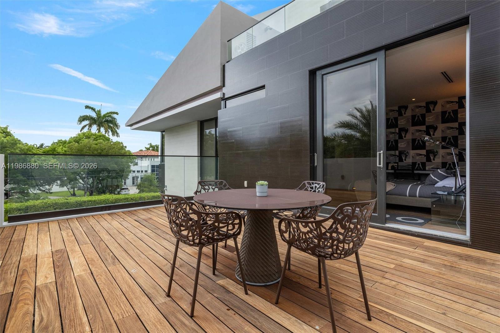 610 Harbor Cir, Key Biscayne FL 33149