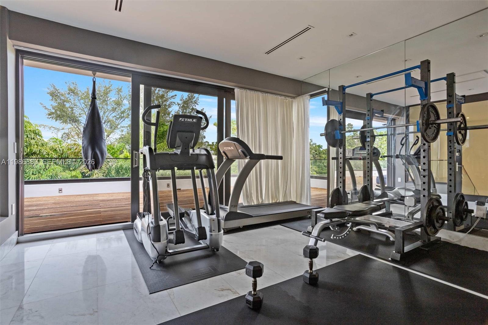 610 Harbor Cir, Key Biscayne FL 33149