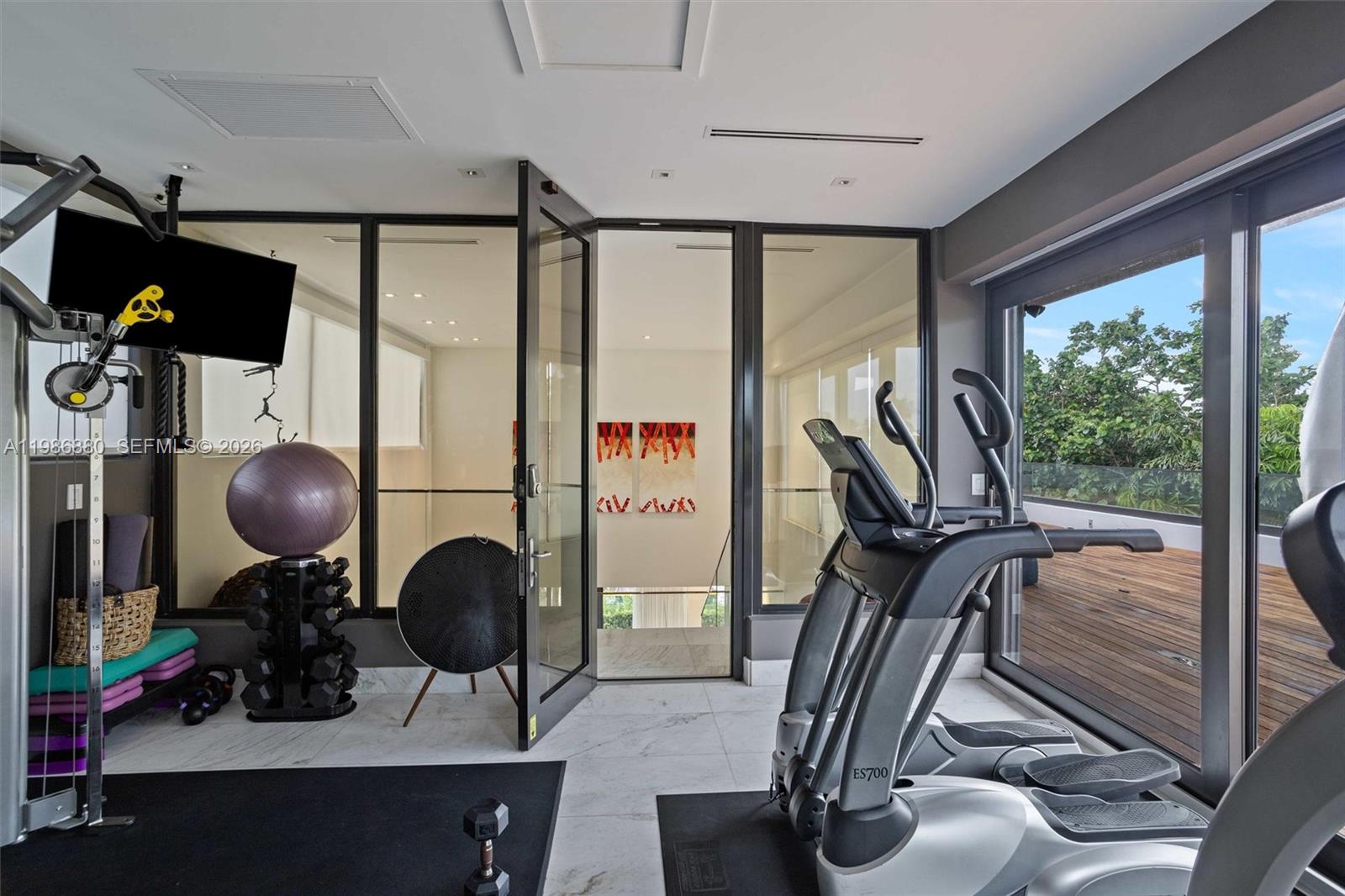 610 Harbor Cir, Key Biscayne FL 33149
