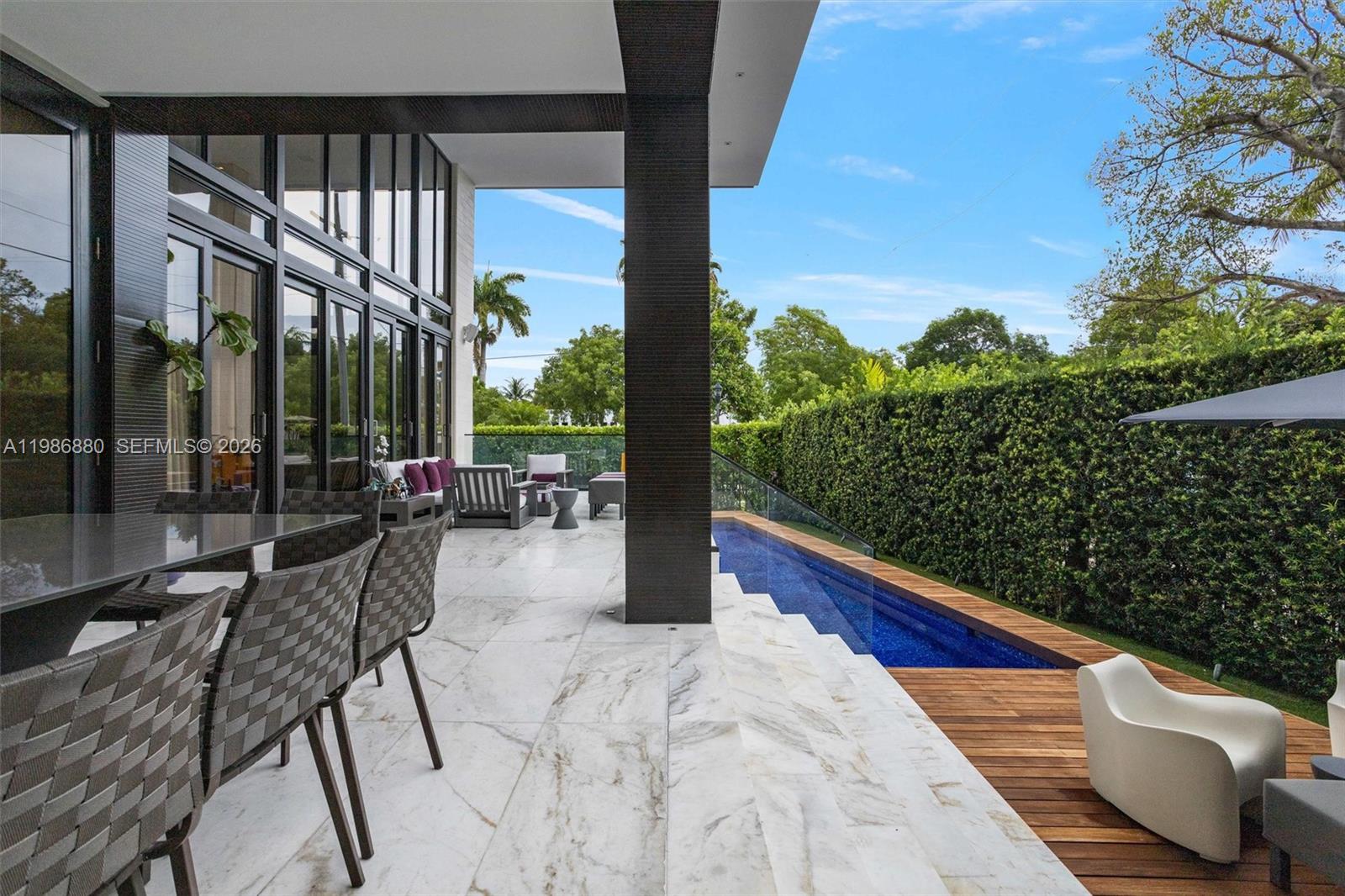 610 Harbor Cir, Key Biscayne FL 33149
