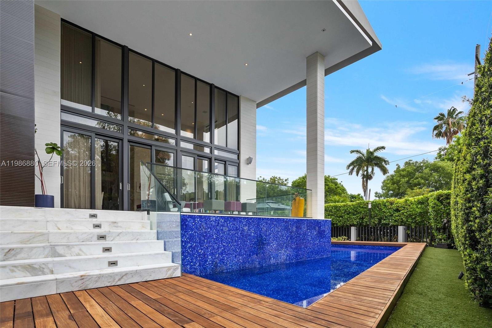 610 Harbor Cir, Key Biscayne FL 33149