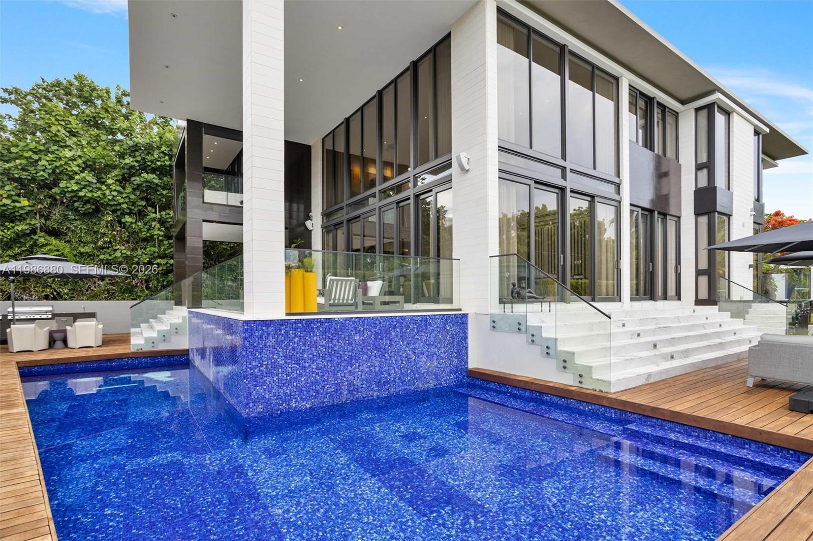 610 Harbor Cir, Key Biscayne FL 33149