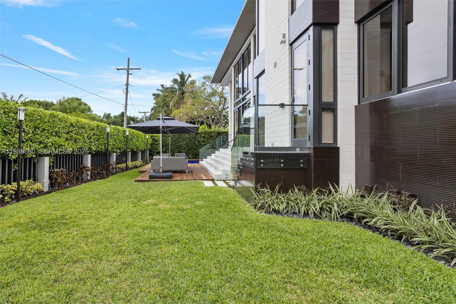 610 Harbor Cir, Key Biscayne FL 33149