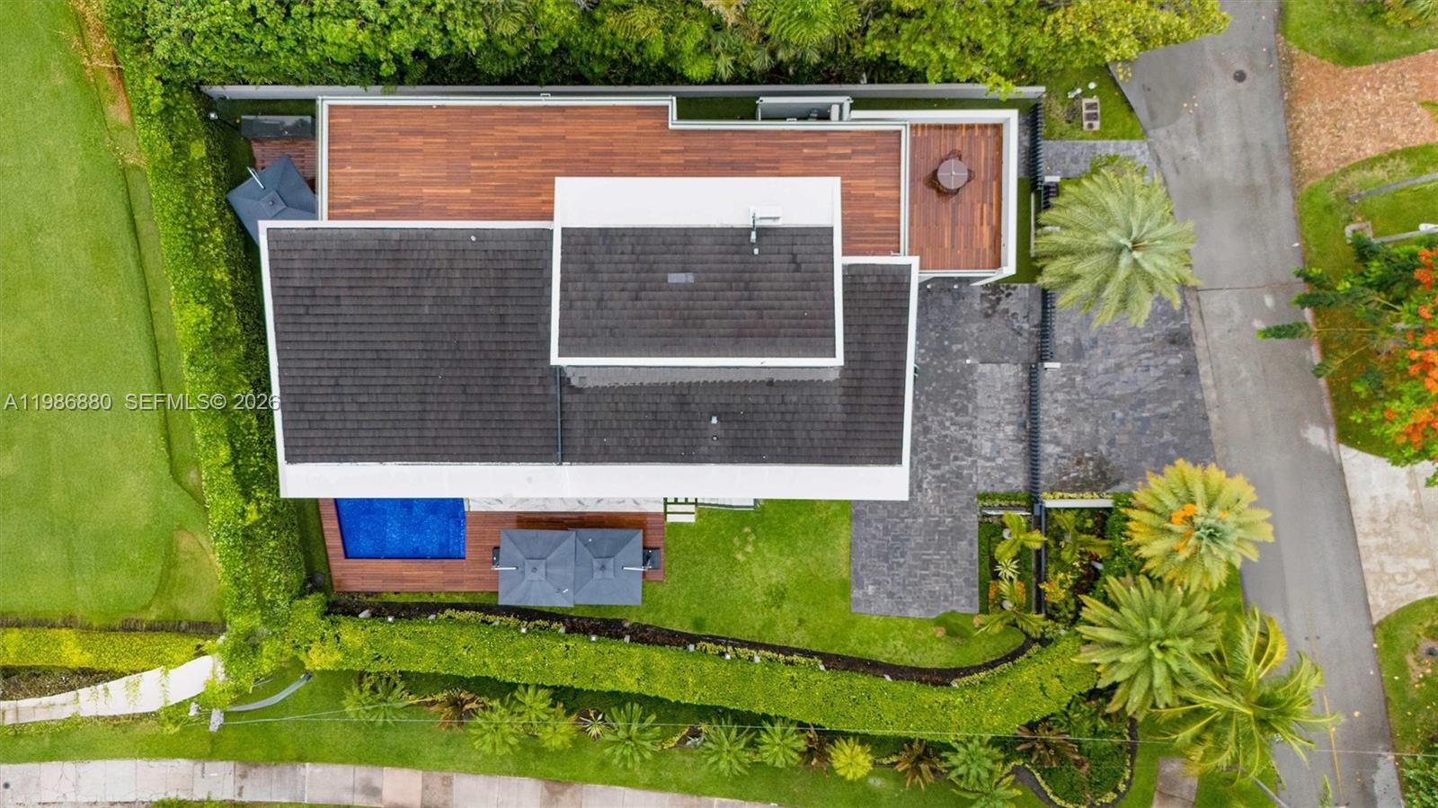610 Harbor Cir, Key Biscayne FL 33149