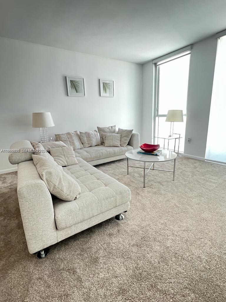 253 NE 2nd St #3806, Miami FL 33132