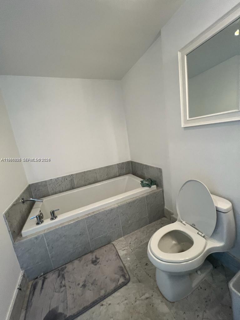 253 NE 2nd St #3806, Miami FL 33132