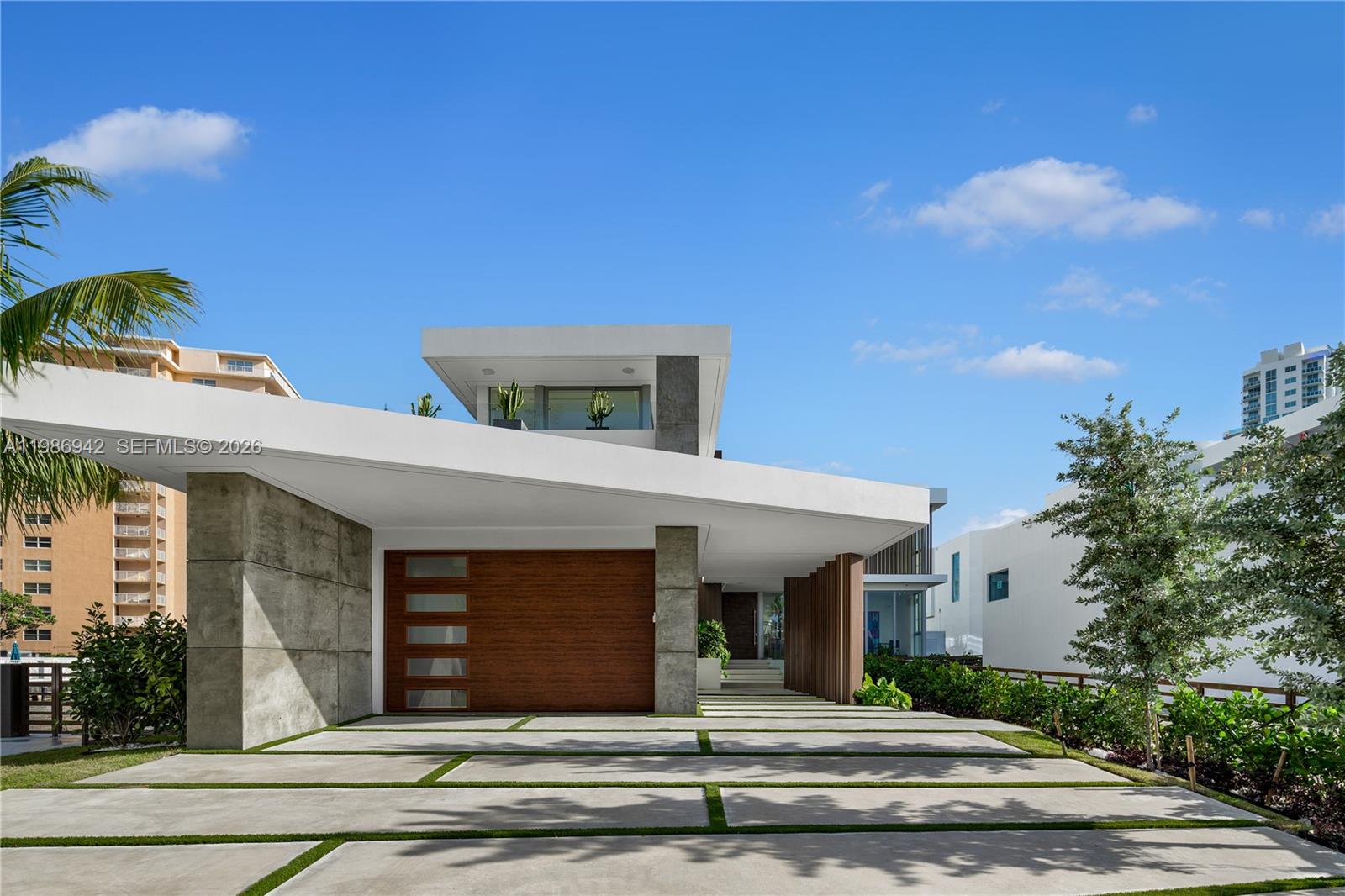 501 Palm Dr, Hallandale Beach FL 33009