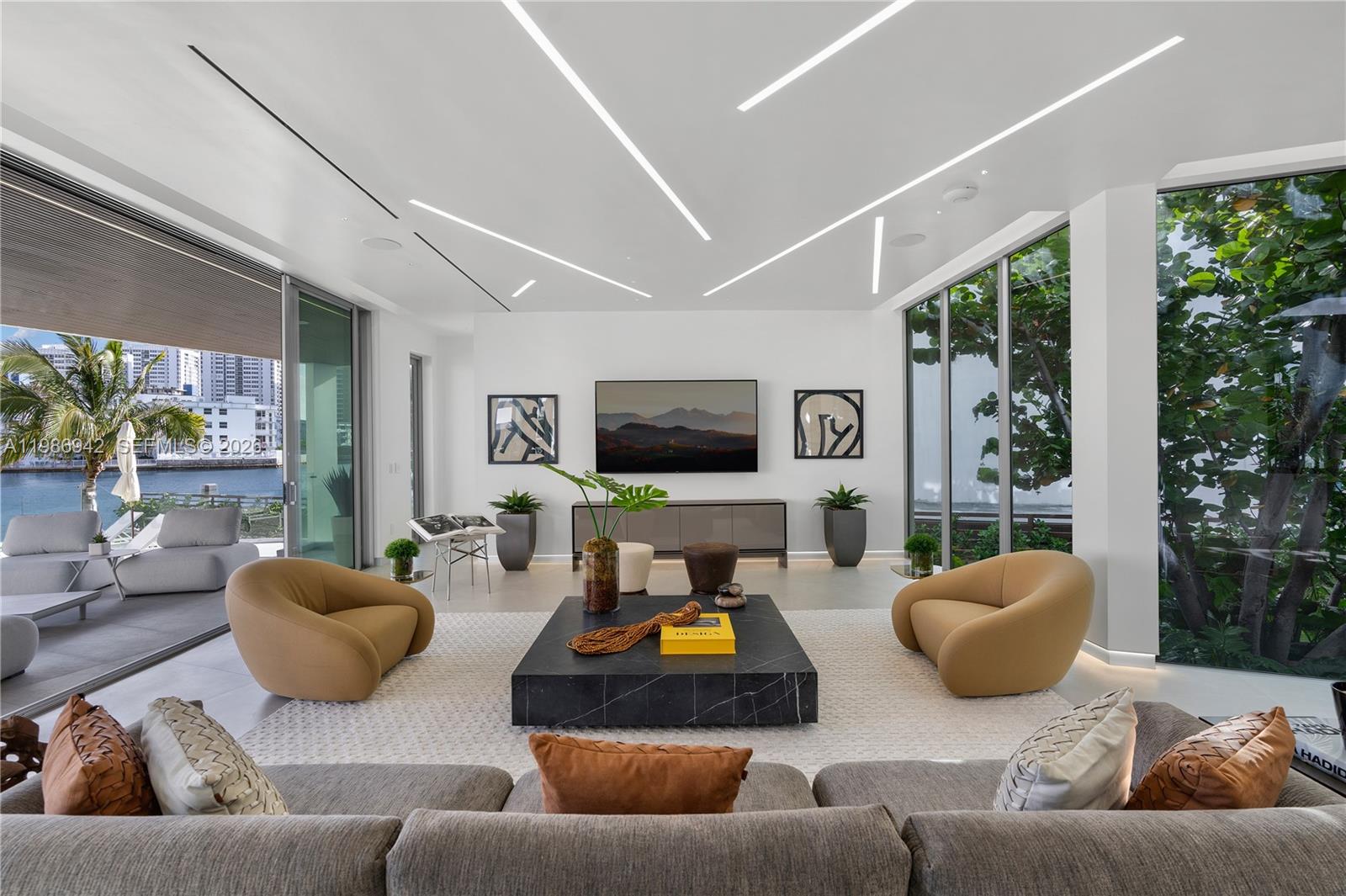 501 Palm Dr, Hallandale Beach FL 33009