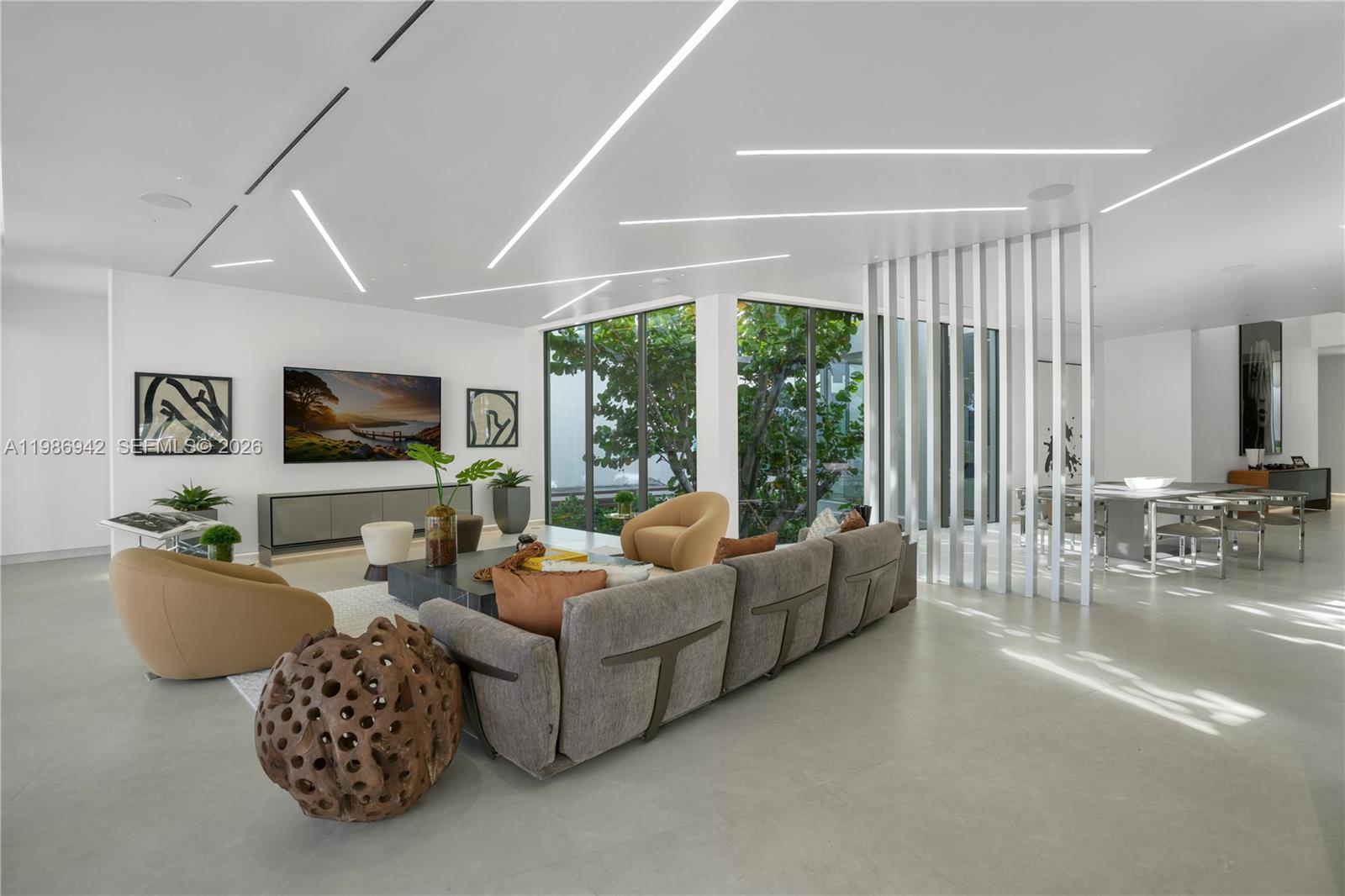 501 Palm Dr, Hallandale Beach FL 33009