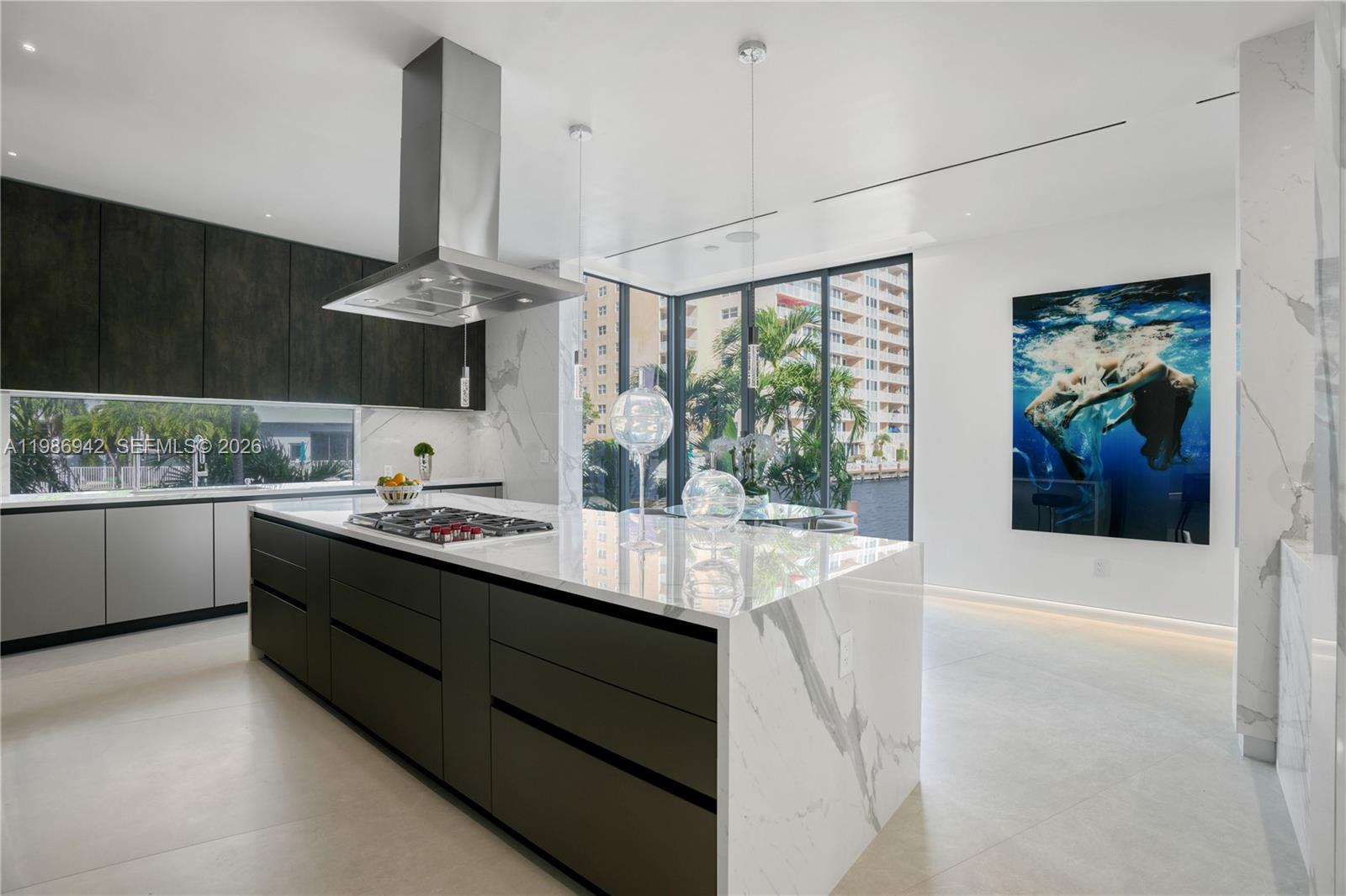 501 Palm Dr, Hallandale Beach FL 33009