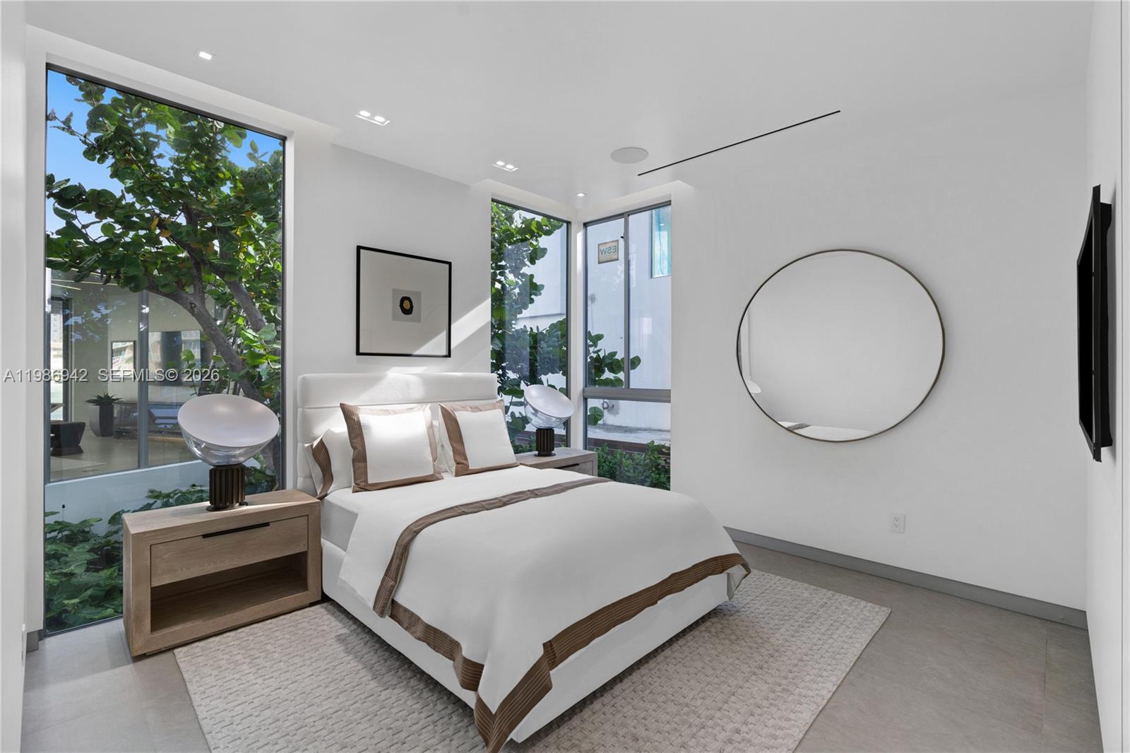 501 Palm Dr, Hallandale Beach FL 33009
