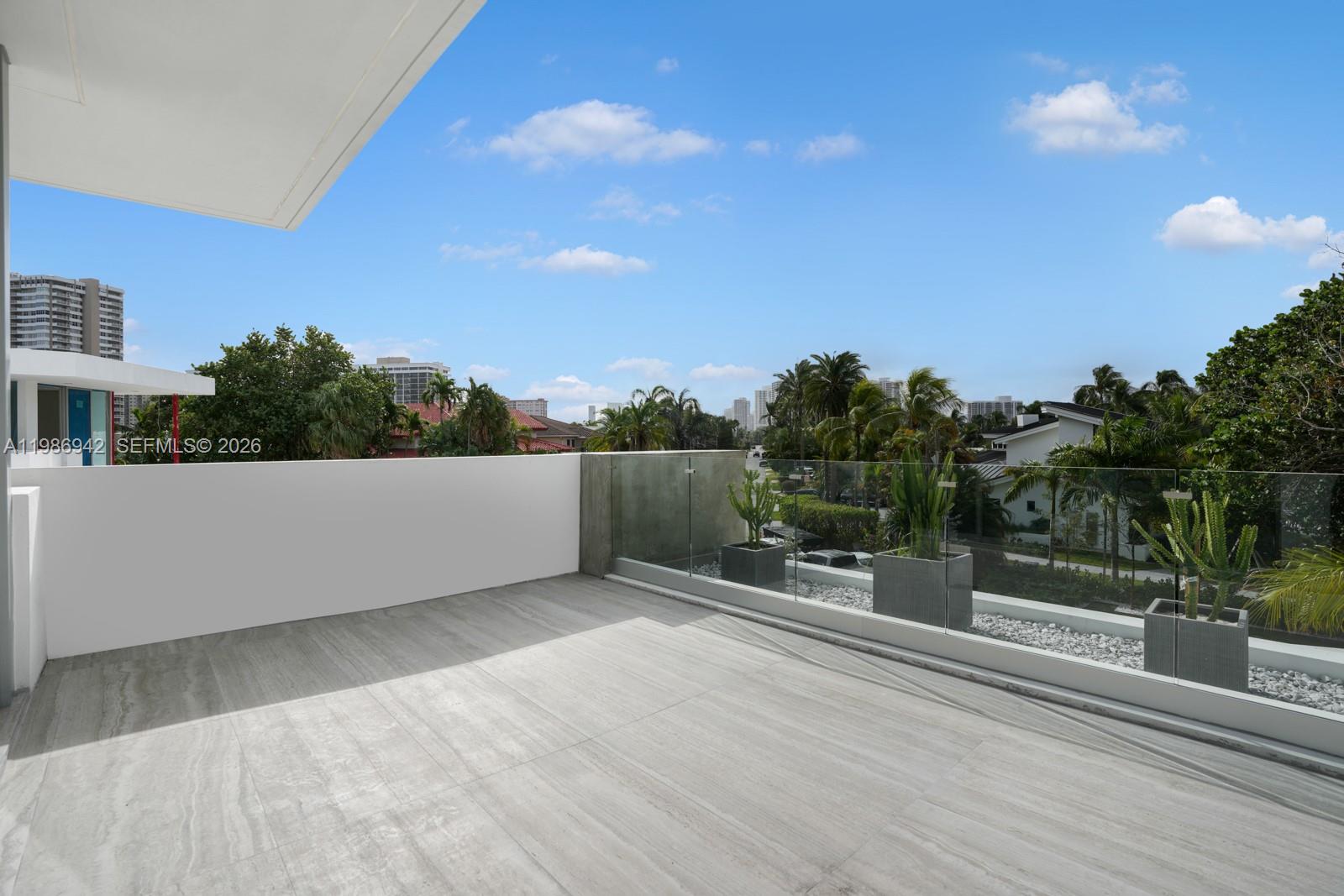 501 Palm Dr, Hallandale Beach FL 33009