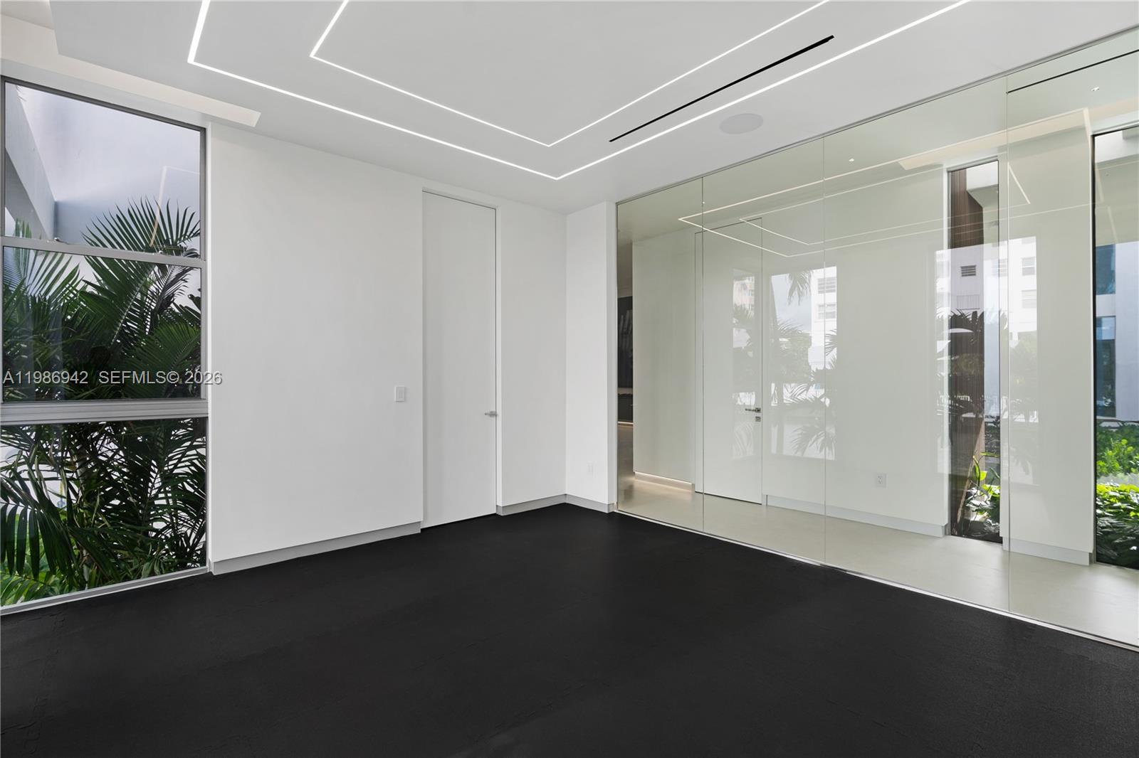 501 Palm Dr, Hallandale Beach FL 33009