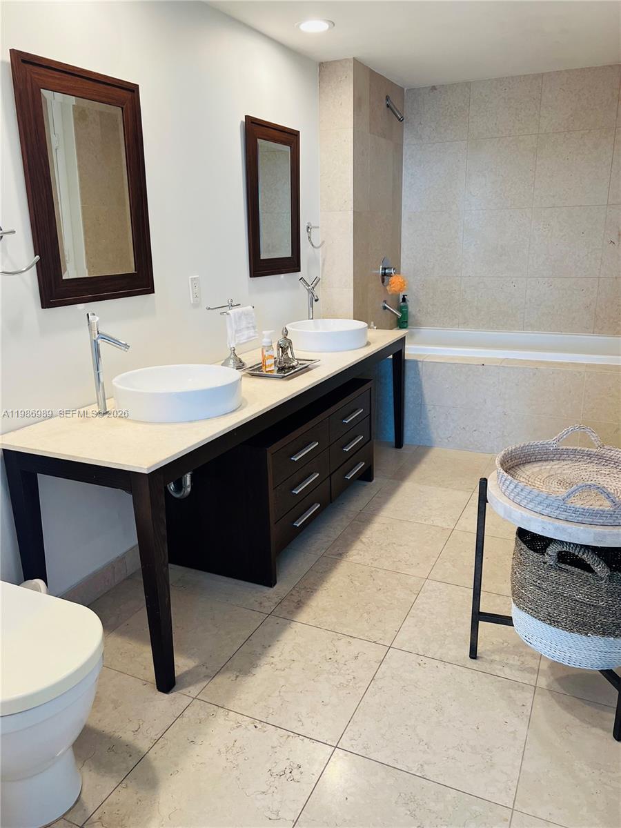 495 Brickell Ave #2707, Miami FL 33131