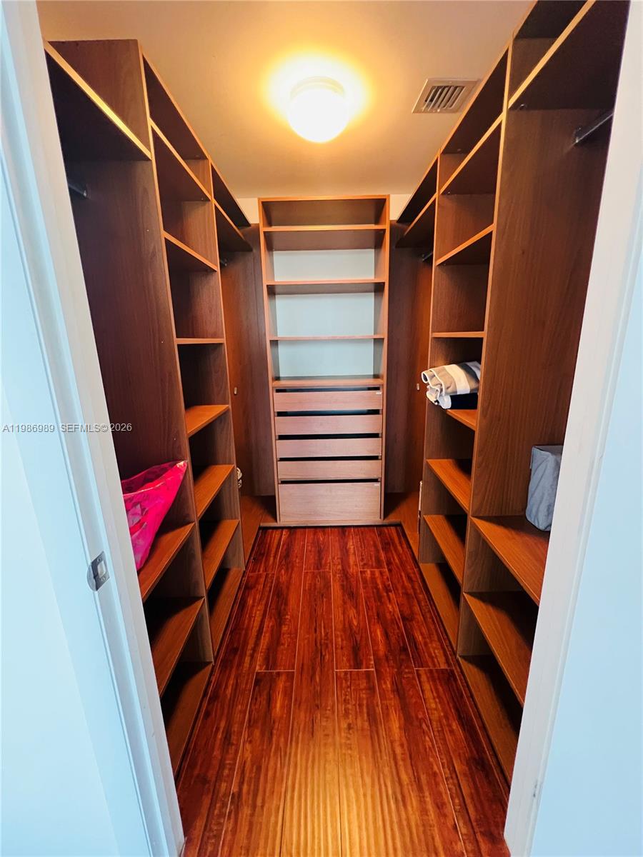 495 Brickell Ave #2707, Miami FL 33131