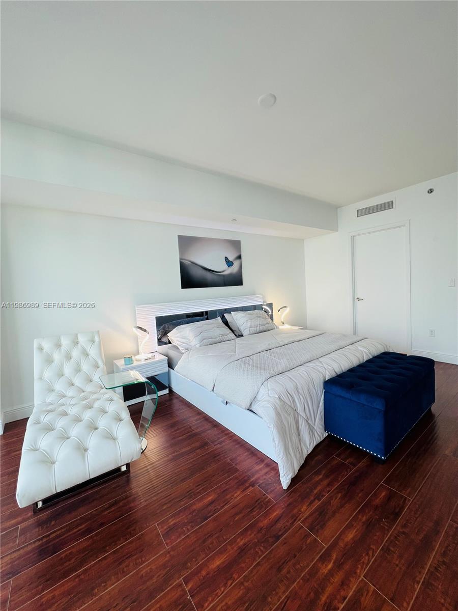 495 Brickell Ave #2707, Miami FL 33131