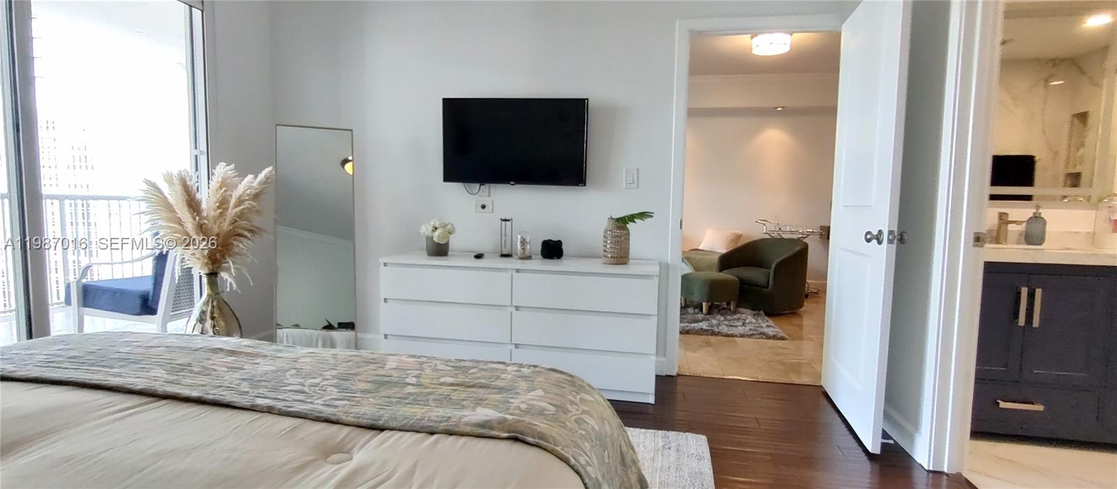 170 SE 14th St #2805, Miami FL 33131