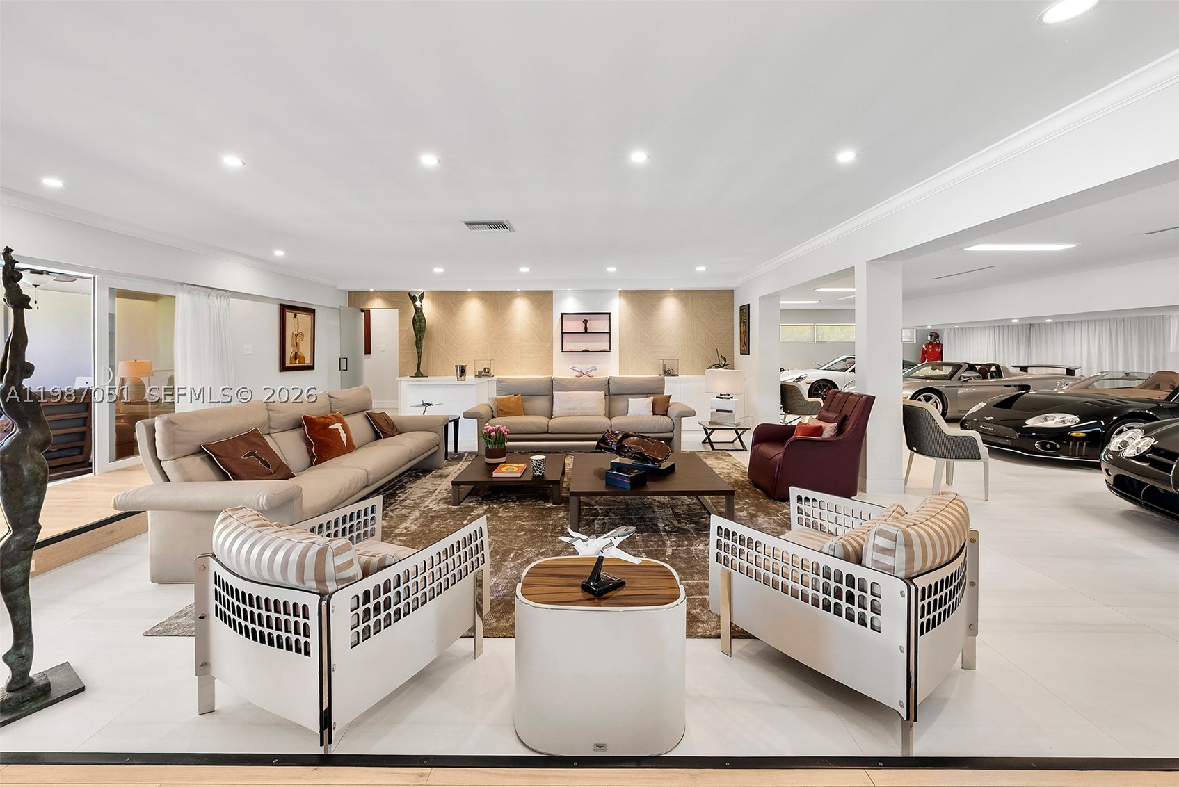 424 Alamanda Dr, Hallandale Beach FL 33009