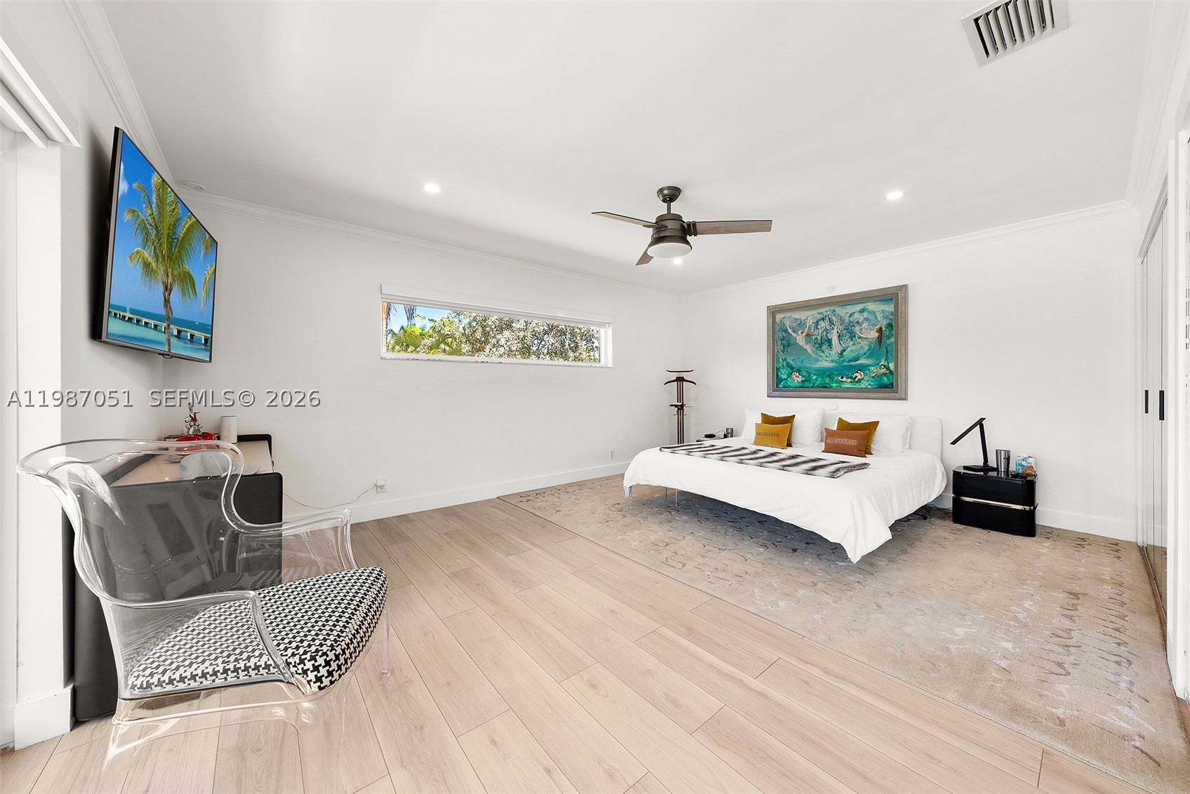 424 Alamanda Dr, Hallandale Beach FL 33009
