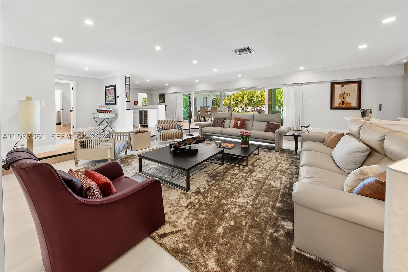424 Alamanda Dr, Hallandale Beach FL 33009