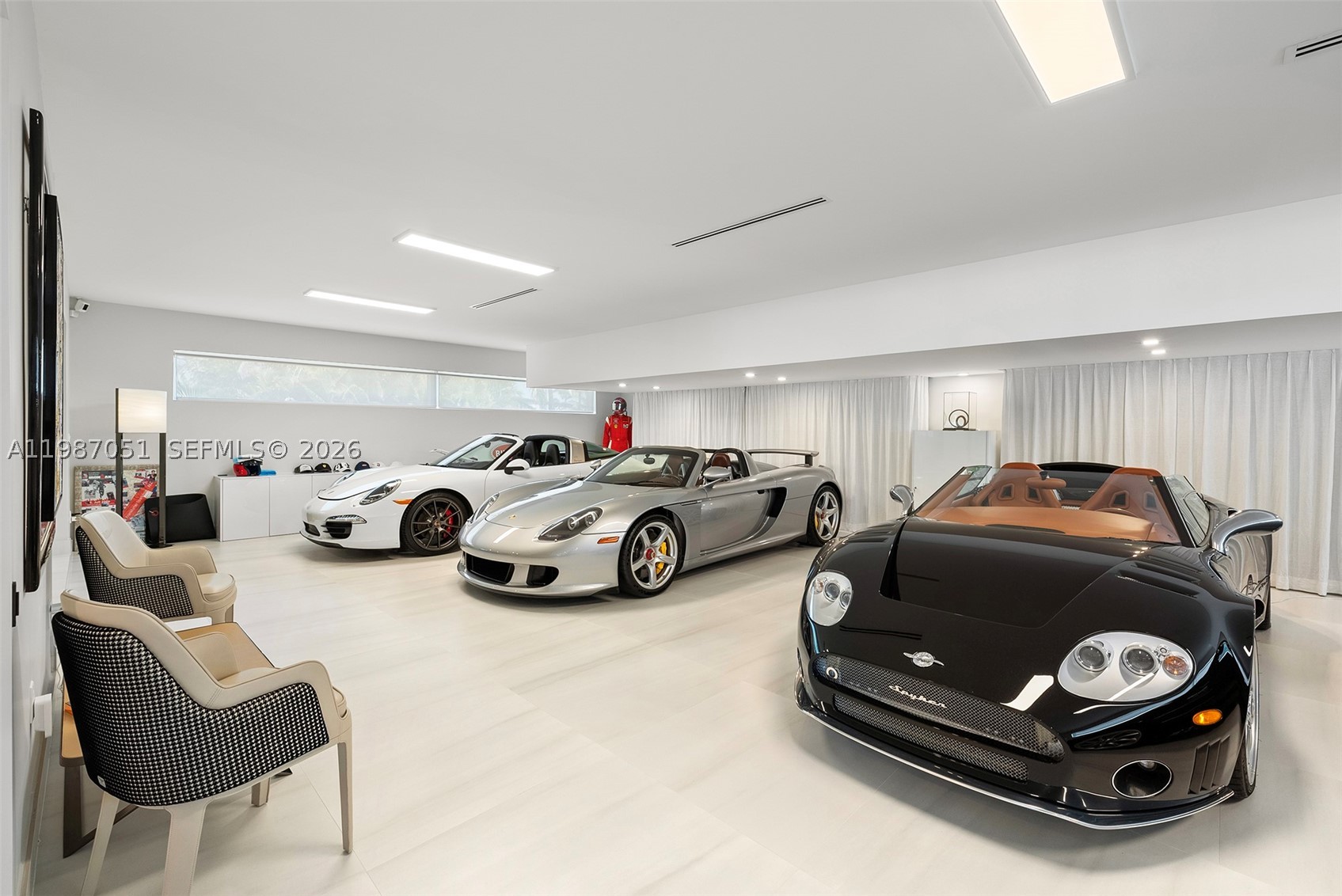 424 Alamanda Dr, Hallandale Beach FL 33009