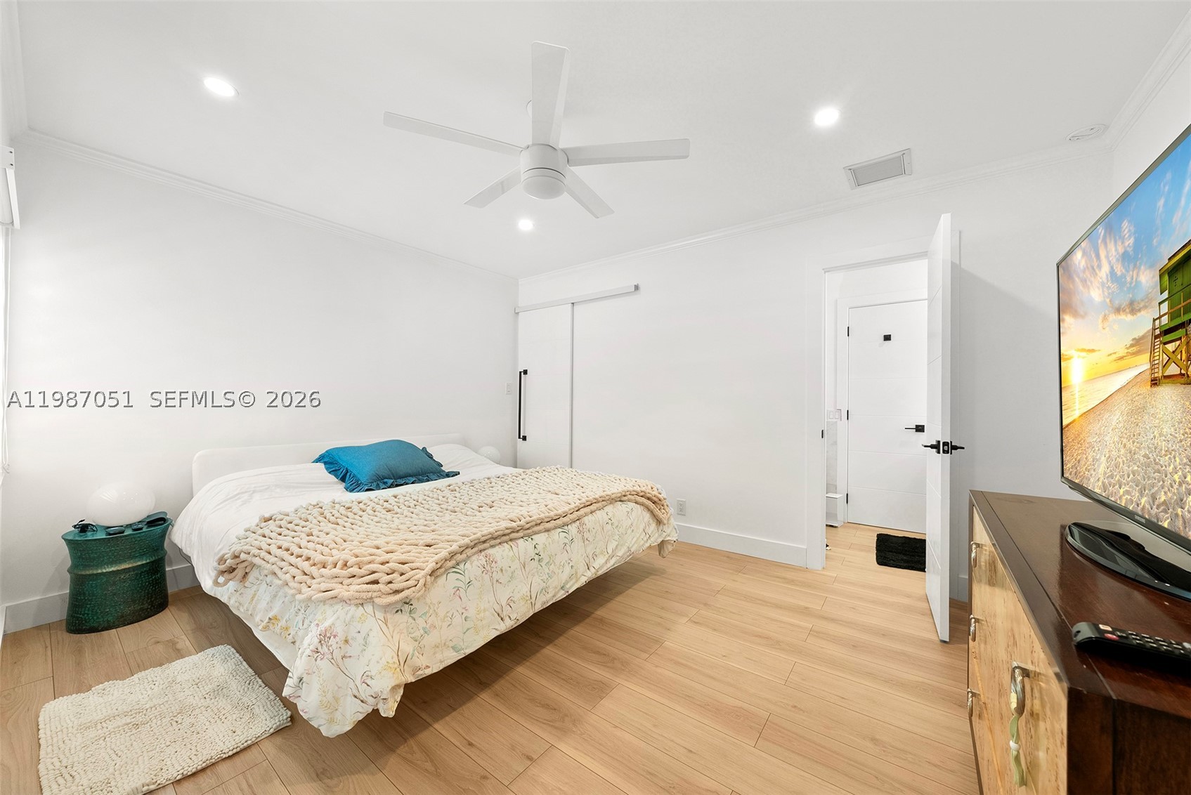 424 Alamanda Dr, Hallandale Beach FL 33009