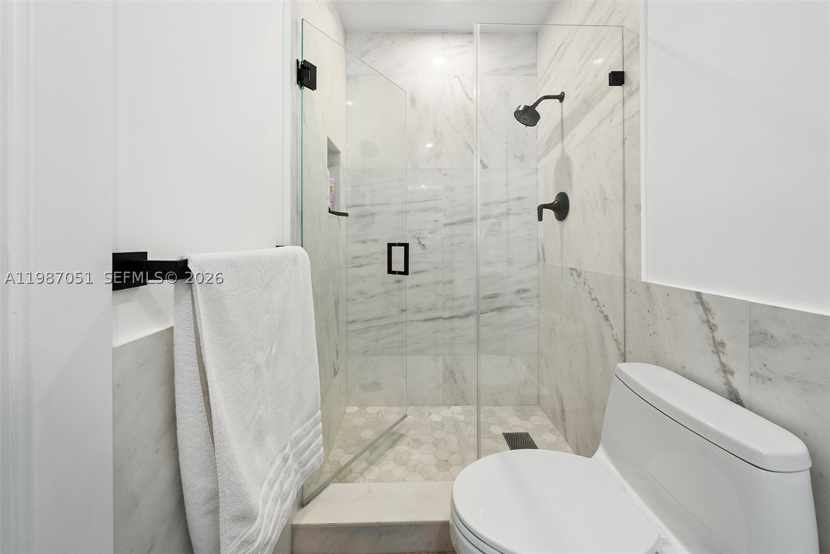 424 Alamanda Dr, Hallandale Beach FL 33009