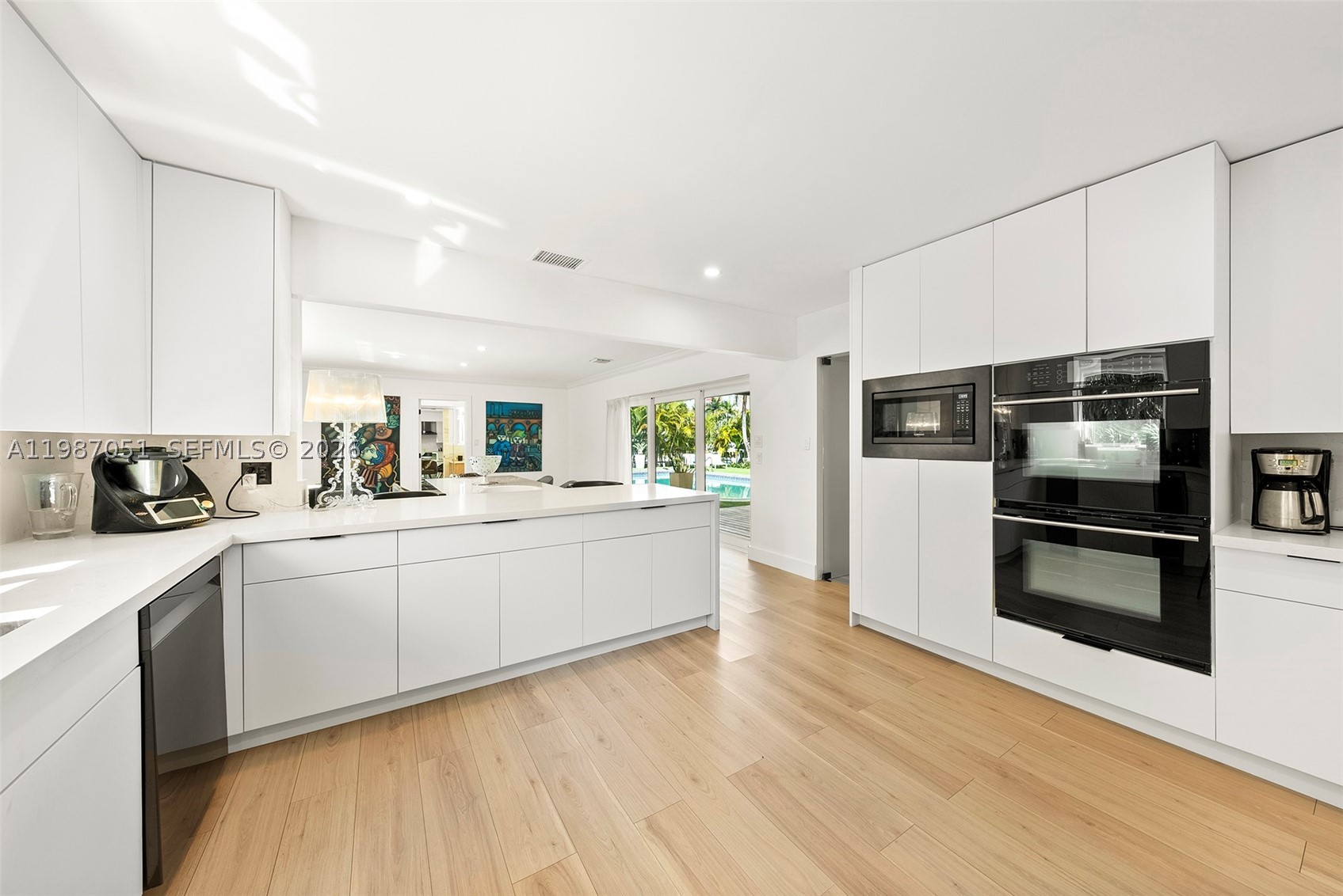 424 Alamanda Dr, Hallandale Beach FL 33009