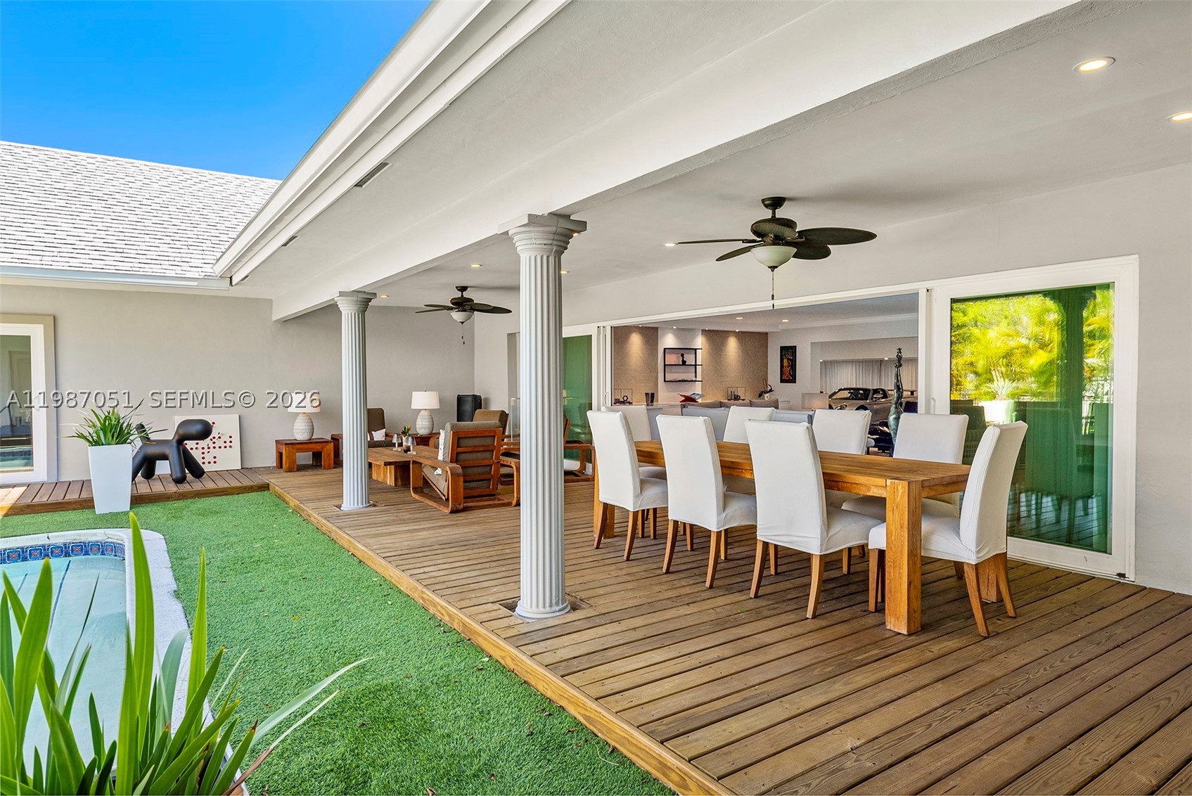 424 Alamanda Dr, Hallandale Beach FL 33009