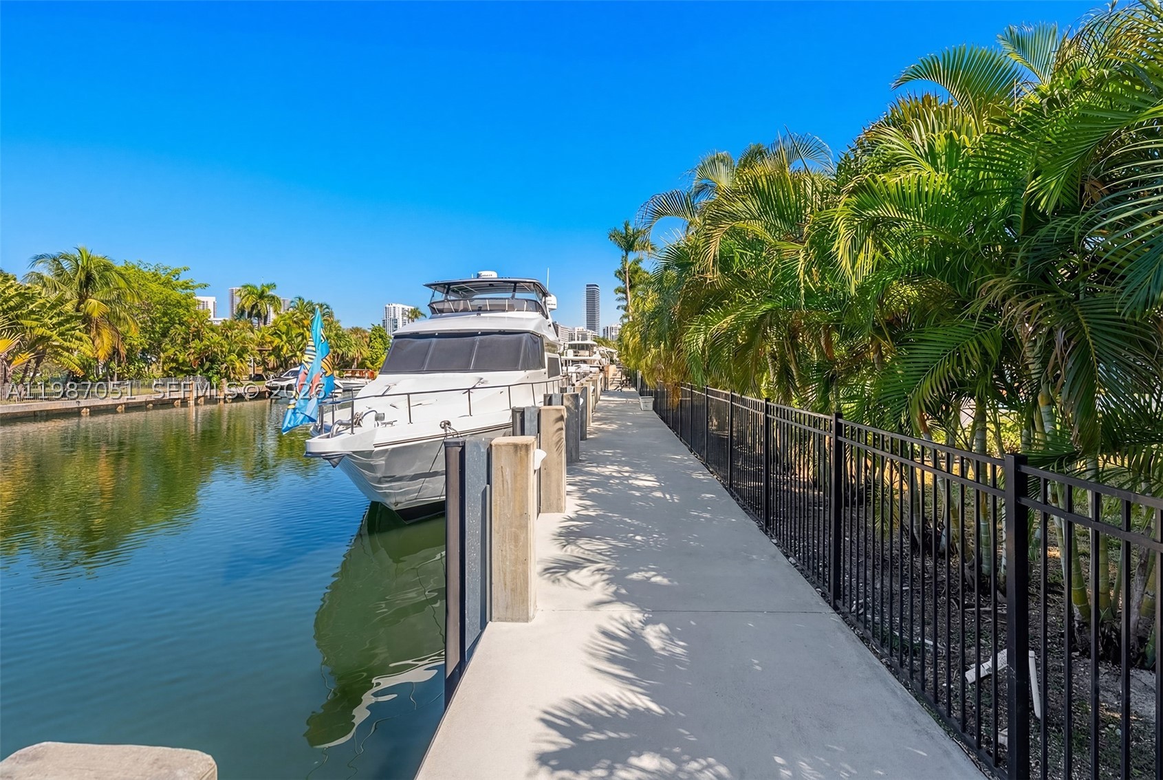 424 Alamanda Dr, Hallandale Beach FL 33009