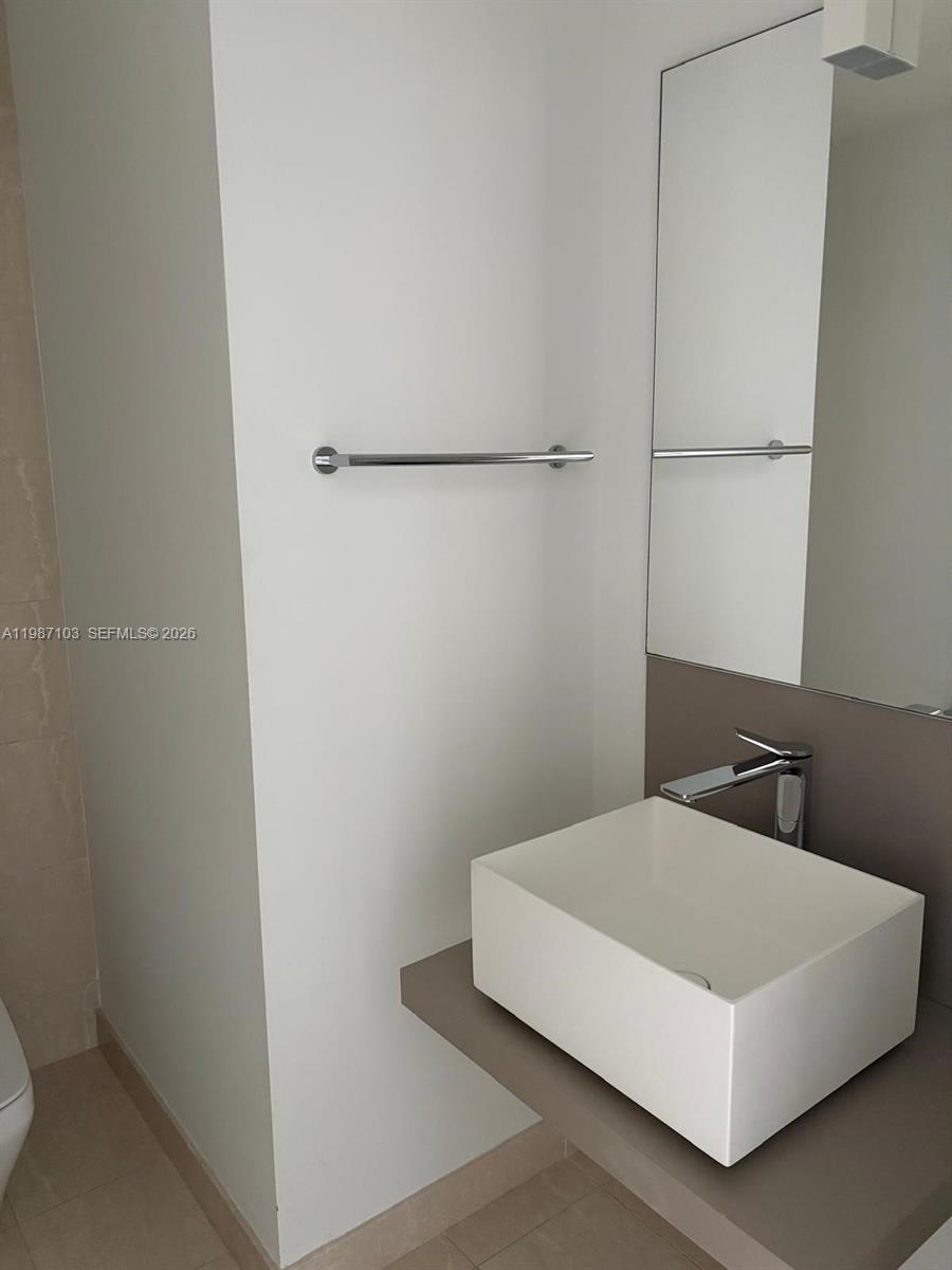 1000 Brickell Plz #2214, Miami FL 33131