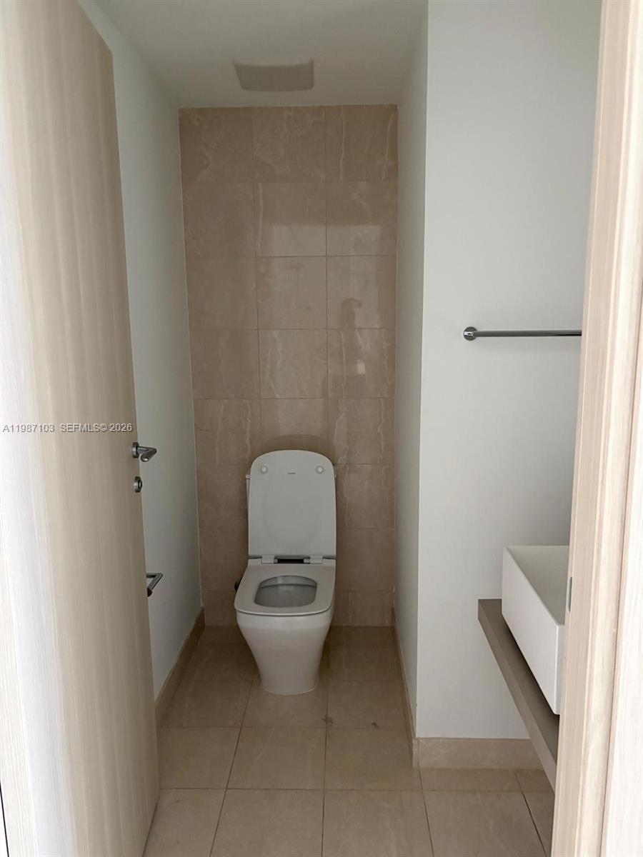1000 Brickell Plz #2214, Miami FL 33131