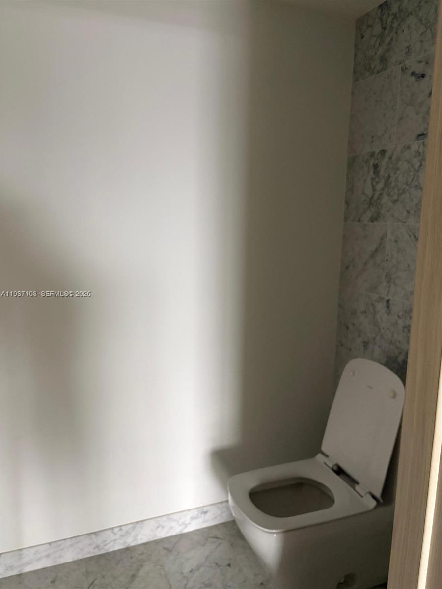 1000 Brickell Plz #2214, Miami FL 33131