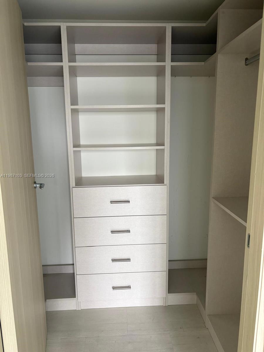 1000 Brickell Plz #2214, Miami FL 33131