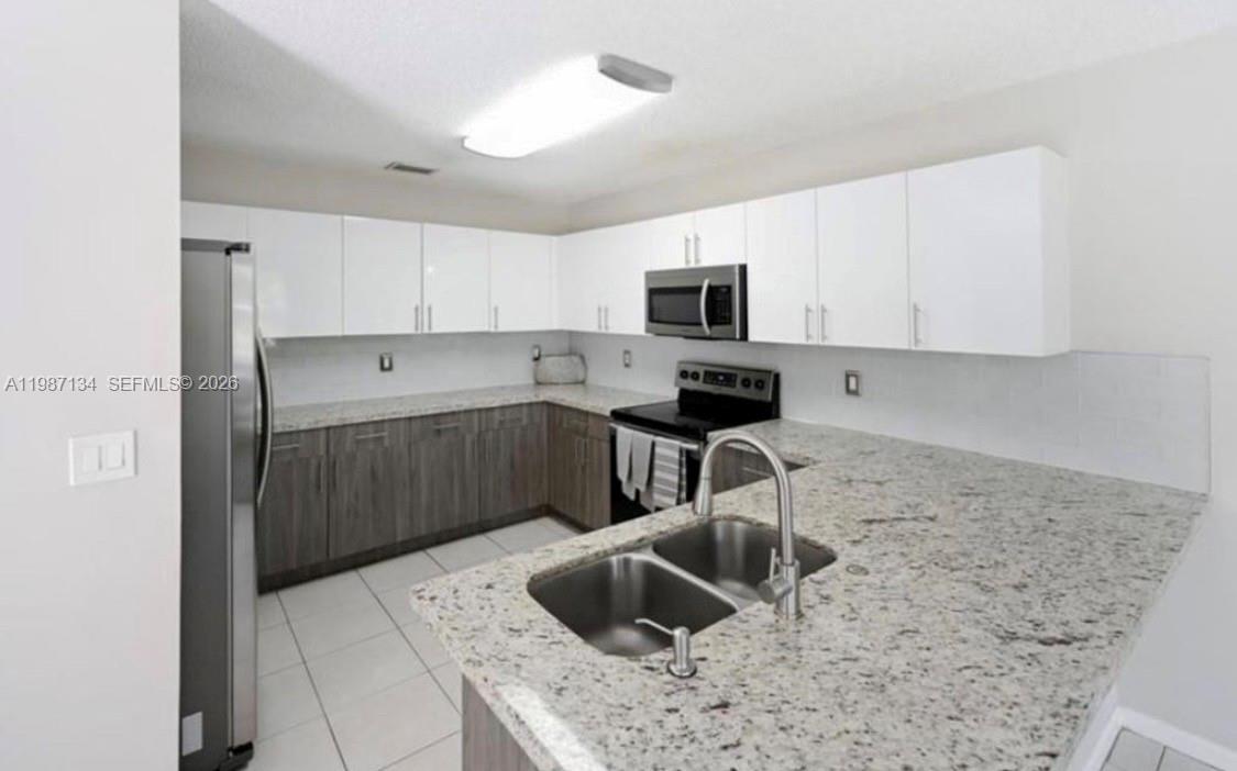 6690 NW 38th Dr, Lauderhill FL 33319