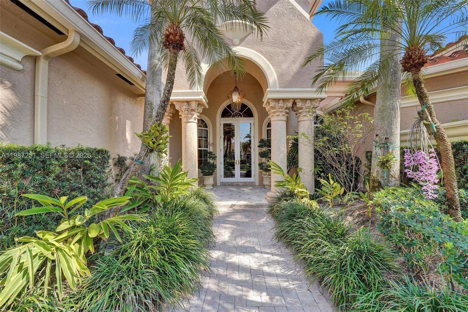 10813 Blackhawk St, Plantation FL 33324