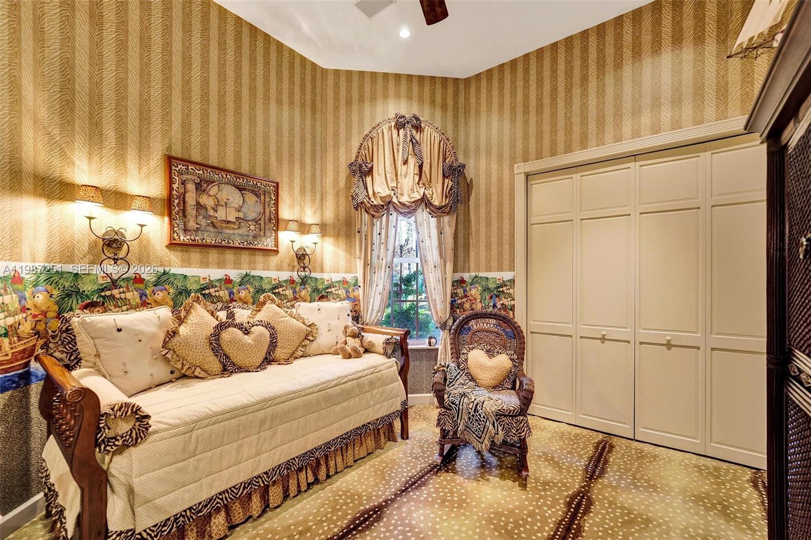 10813 Blackhawk St, Plantation FL 33324