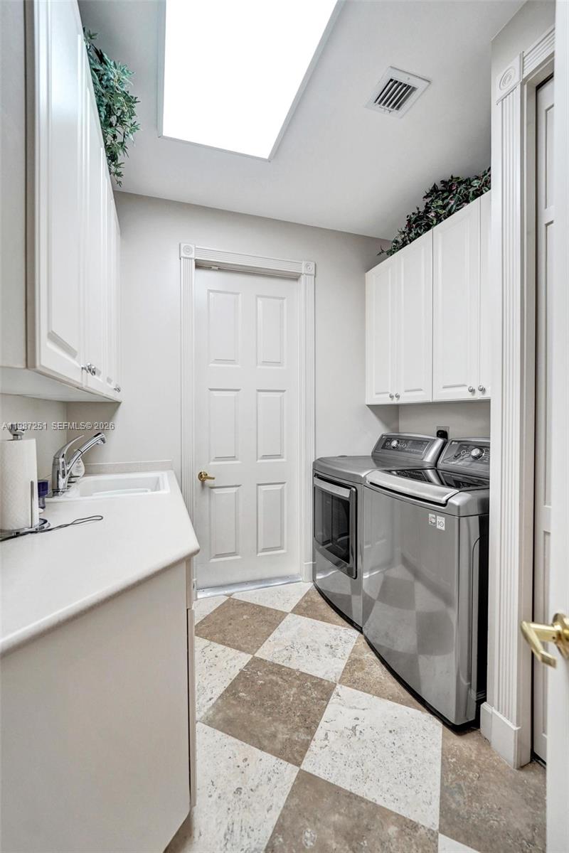 10813 Blackhawk St, Plantation FL 33324