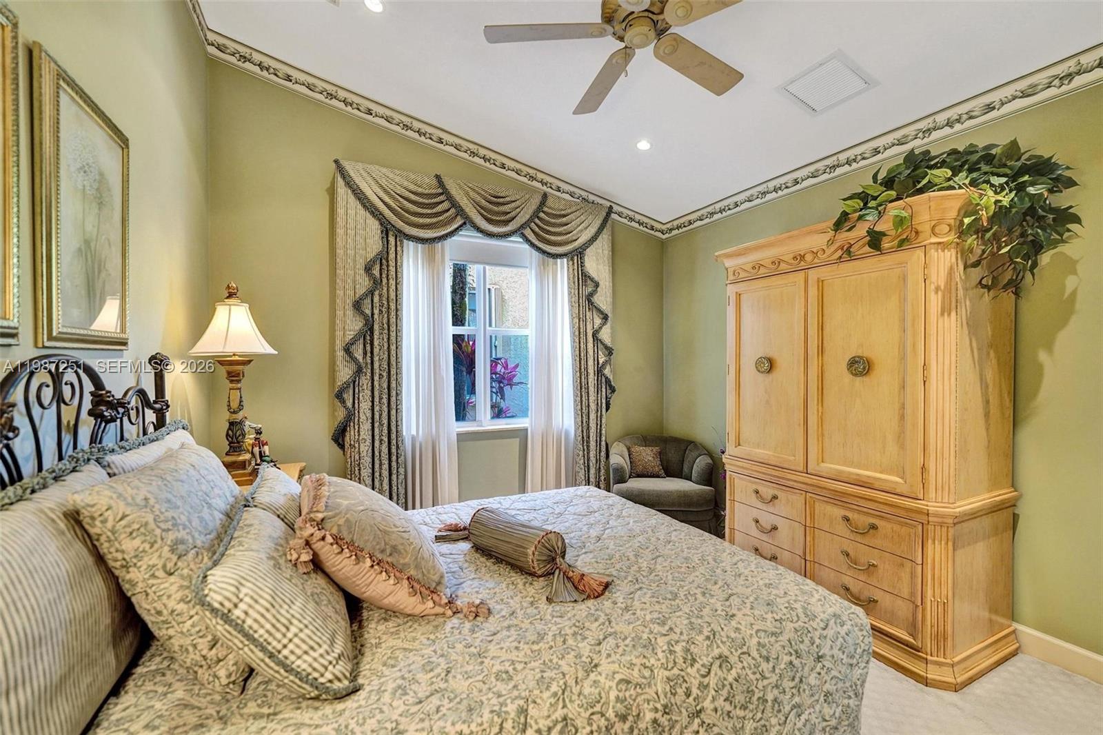 10813 Blackhawk St, Plantation FL 33324