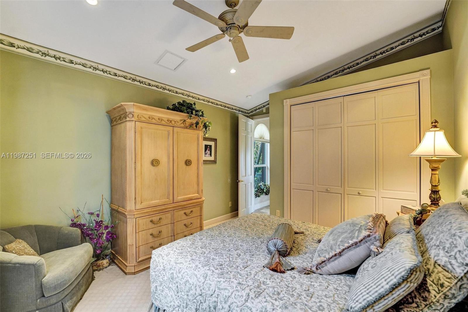 10813 Blackhawk St, Plantation FL 33324
