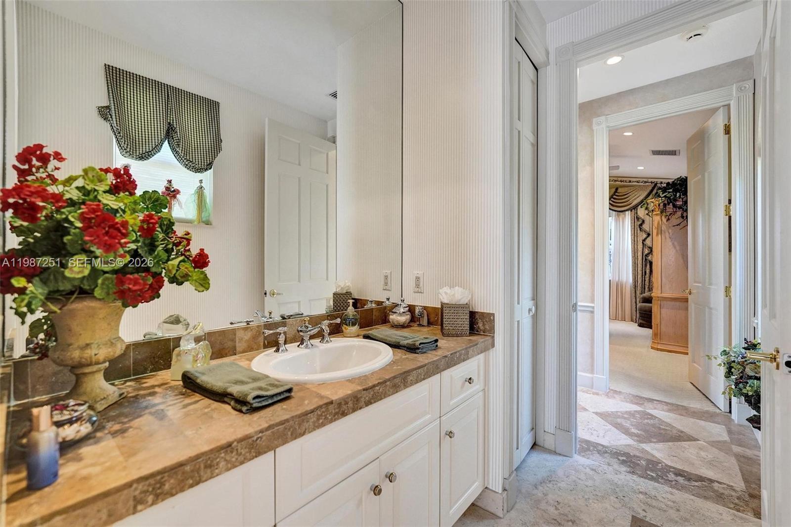 10813 Blackhawk St, Plantation FL 33324