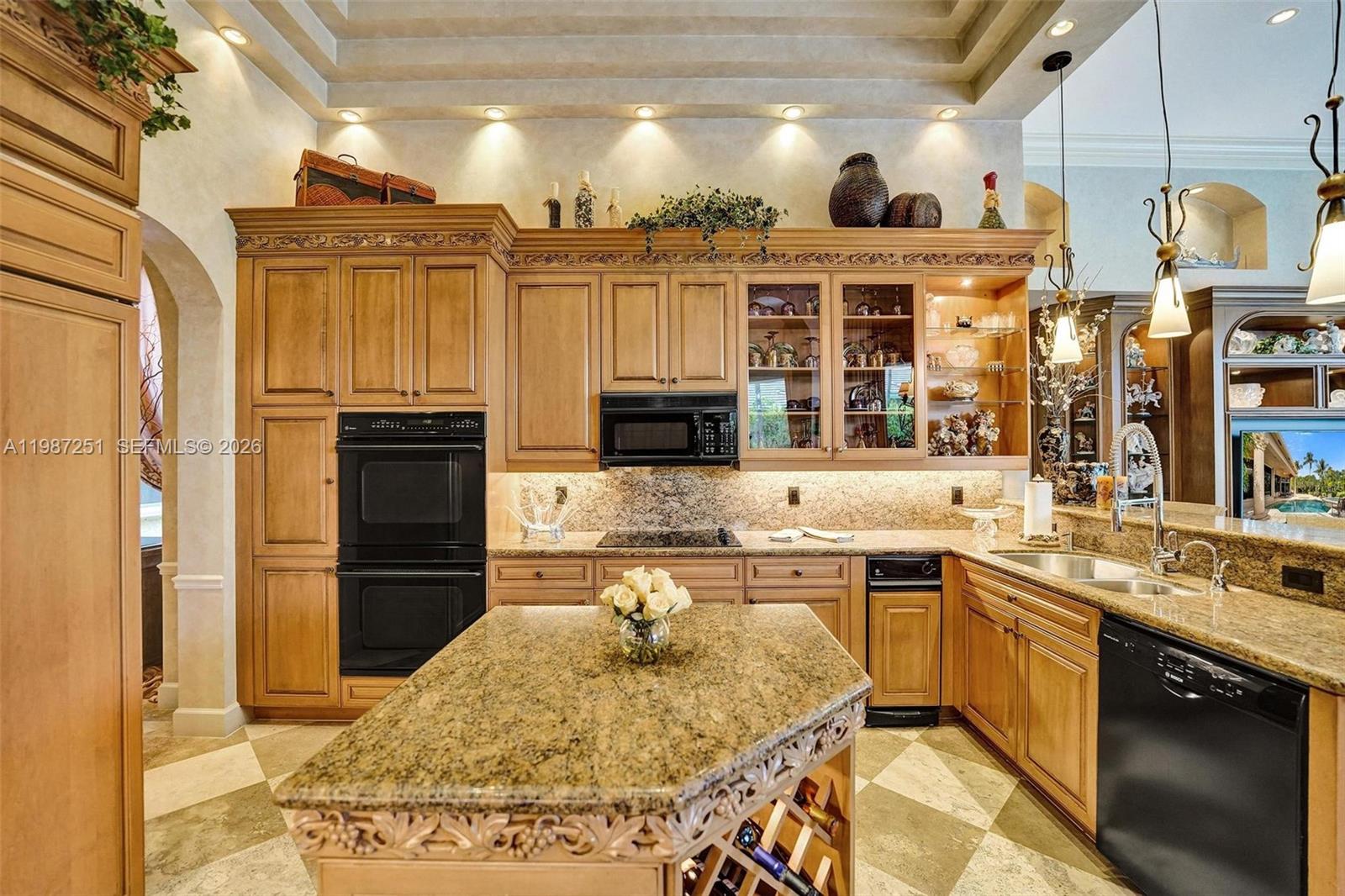 10813 Blackhawk St, Plantation FL 33324