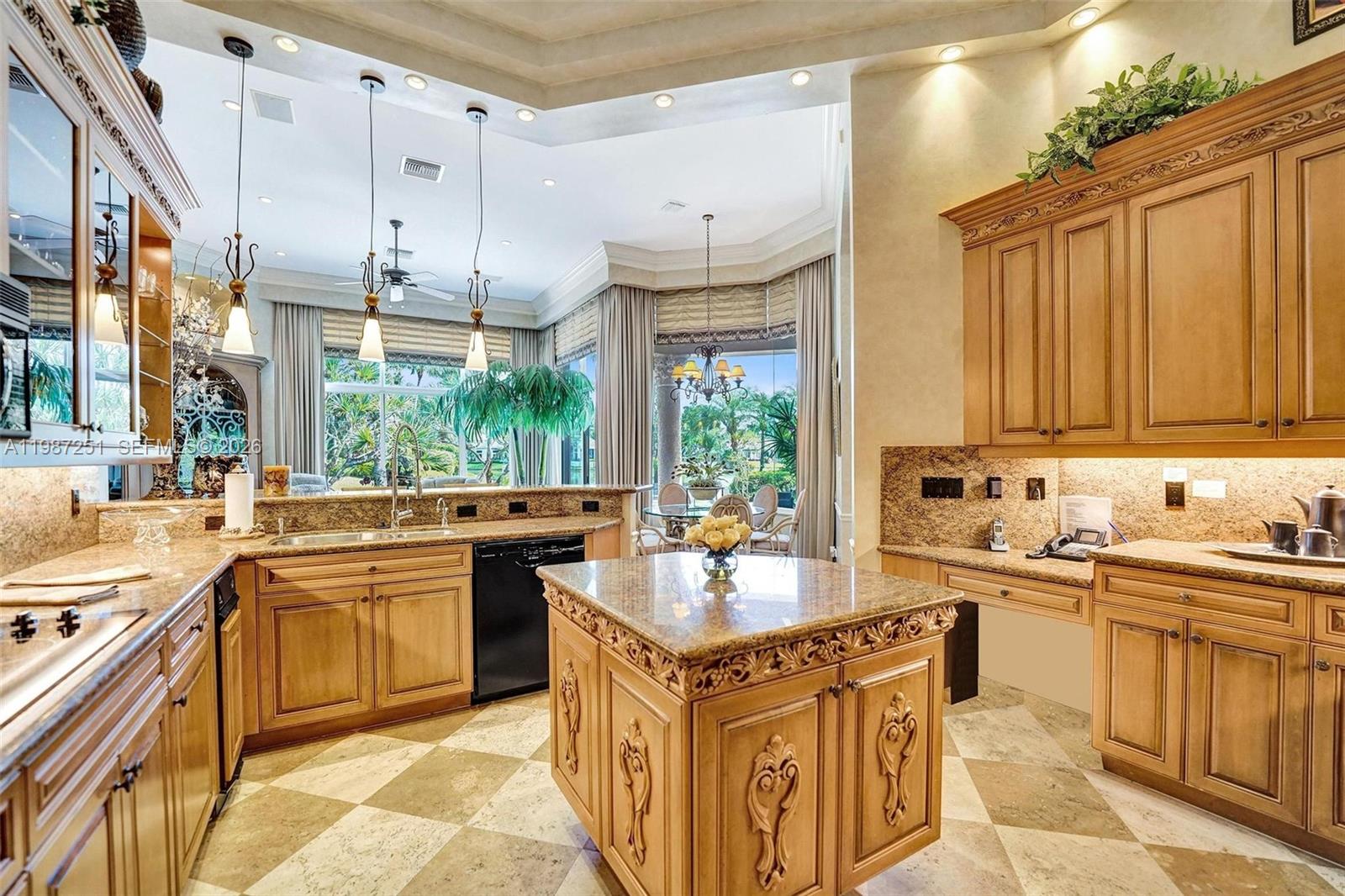 10813 Blackhawk St, Plantation FL 33324