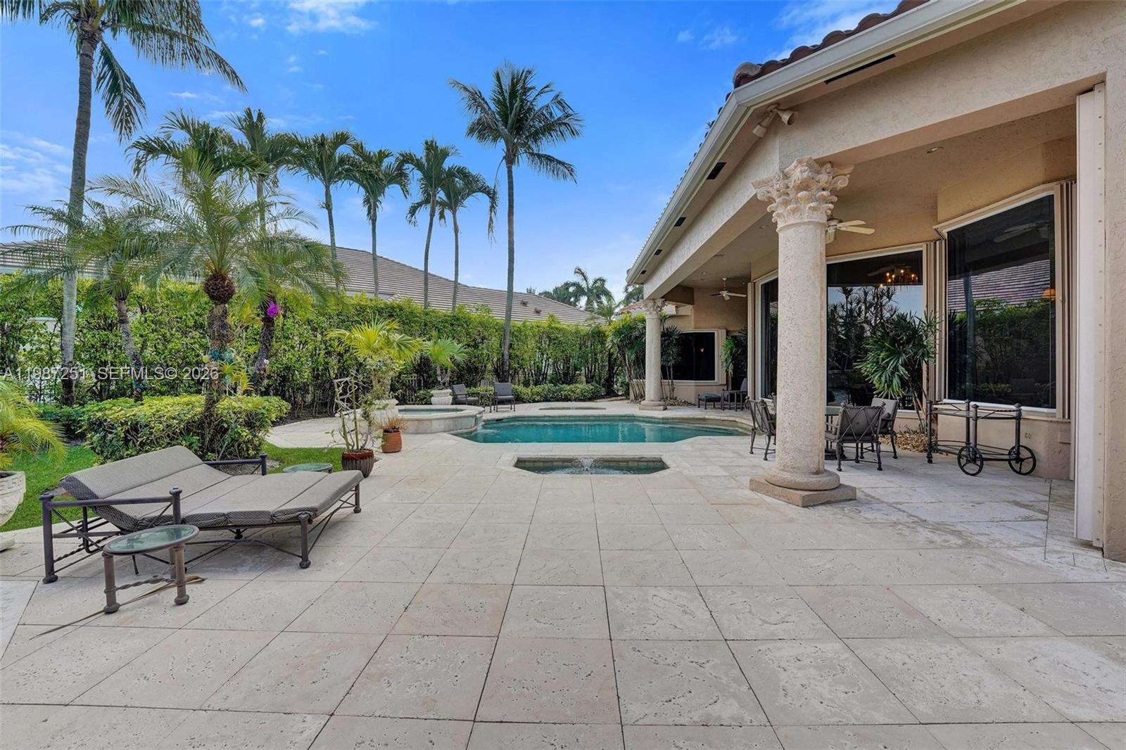 10813 Blackhawk St, Plantation FL 33324