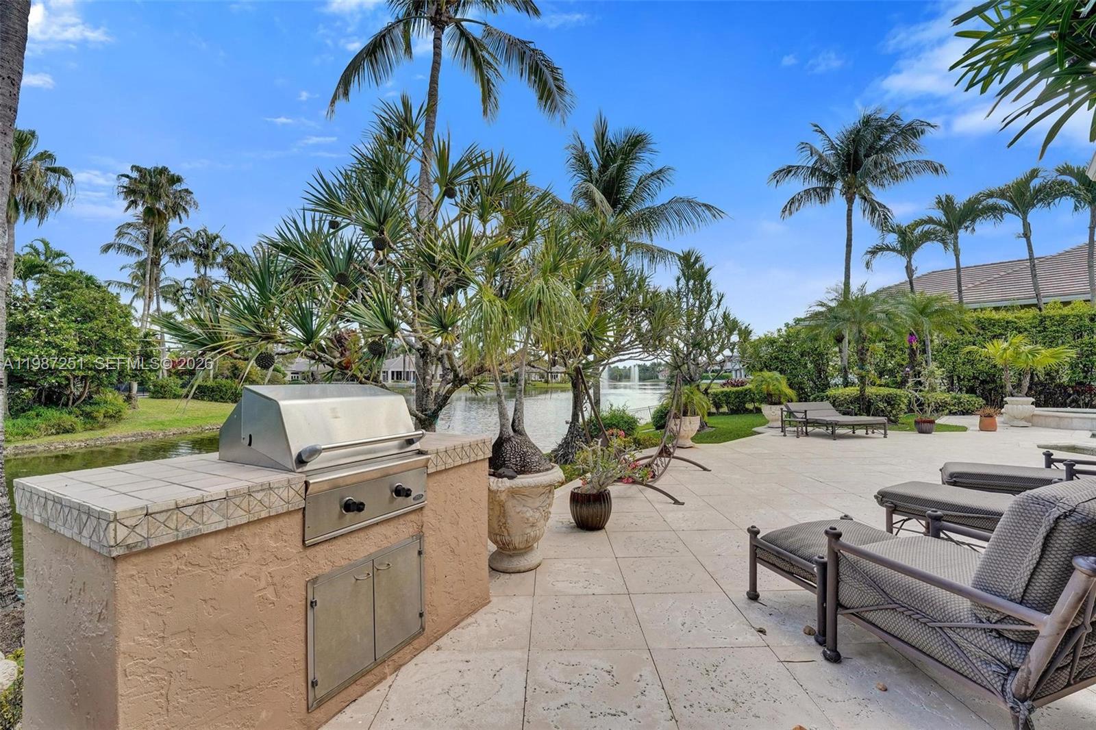 10813 Blackhawk St, Plantation FL 33324