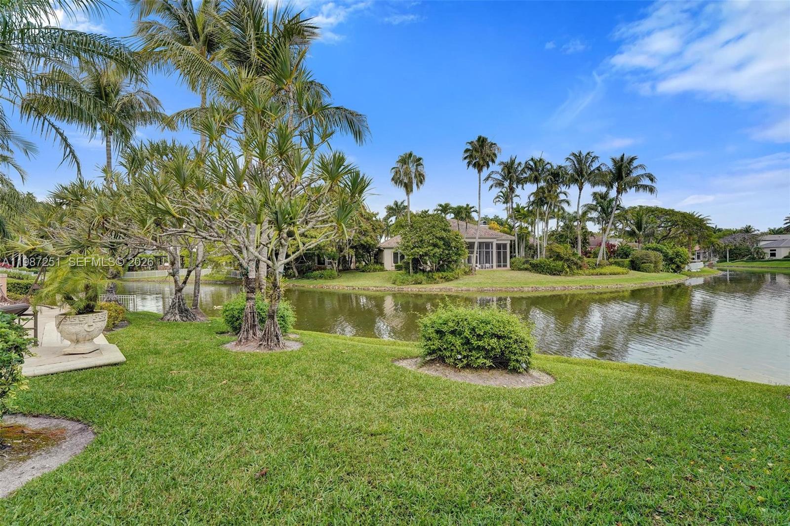 10813 Blackhawk St, Plantation FL 33324