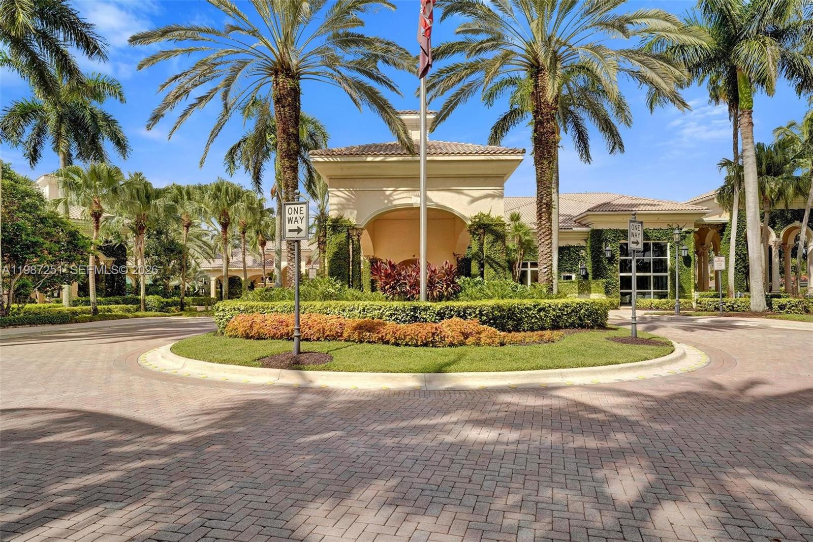 10813 Blackhawk St, Plantation FL 33324