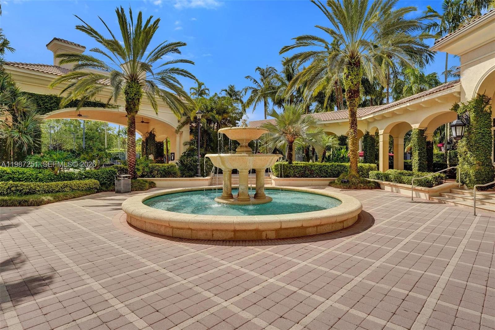 10813 Blackhawk St, Plantation FL 33324